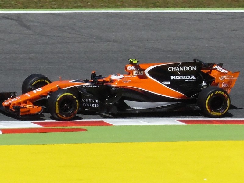 Formel 1 vs. Bruder Regenwurm – das Duell