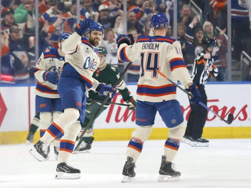Leon Draisaitl (l.) steuert vier Scorer bei