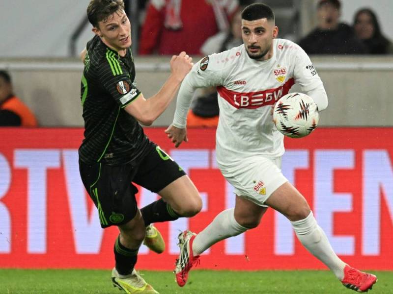 Deniz Undav (r.) ist mit Stuttgart weiter im Rennen