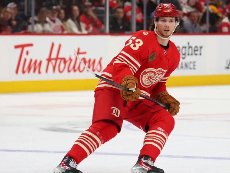 Moritz Seider im Trikot der Detroit Red Wings