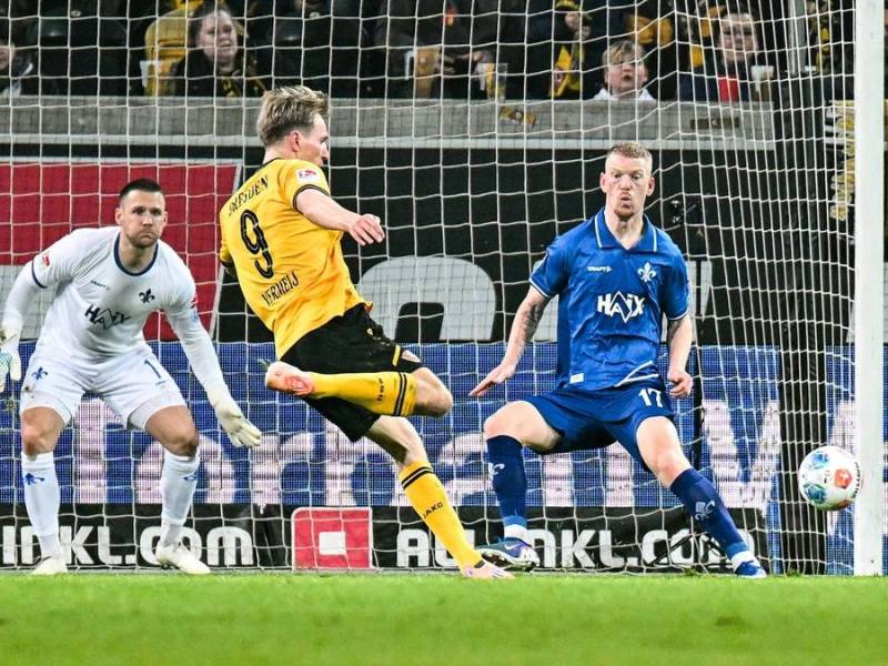Dresdens Vincent Vermeij beim 2:0