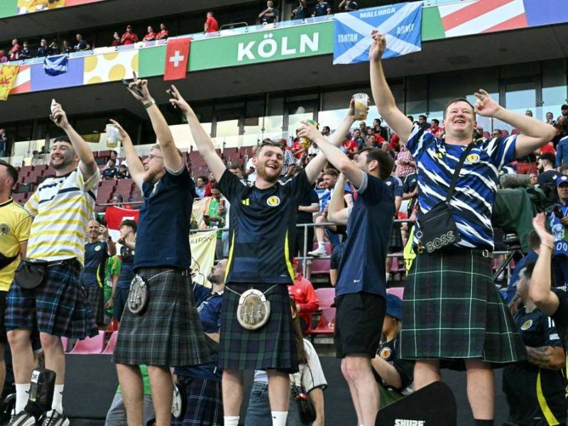 Schottland-Fans mit Kilt und Tasche, hier bei der EM in Köln