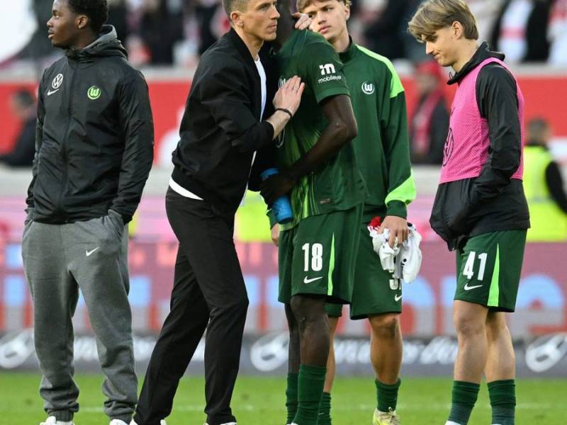 Daniel Bauer (m.) hat keine Zukunft in Wolfsburg