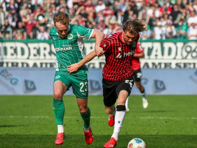 Jannik Dehm (l.) und Fürth erwiesen sich als starker Gegner