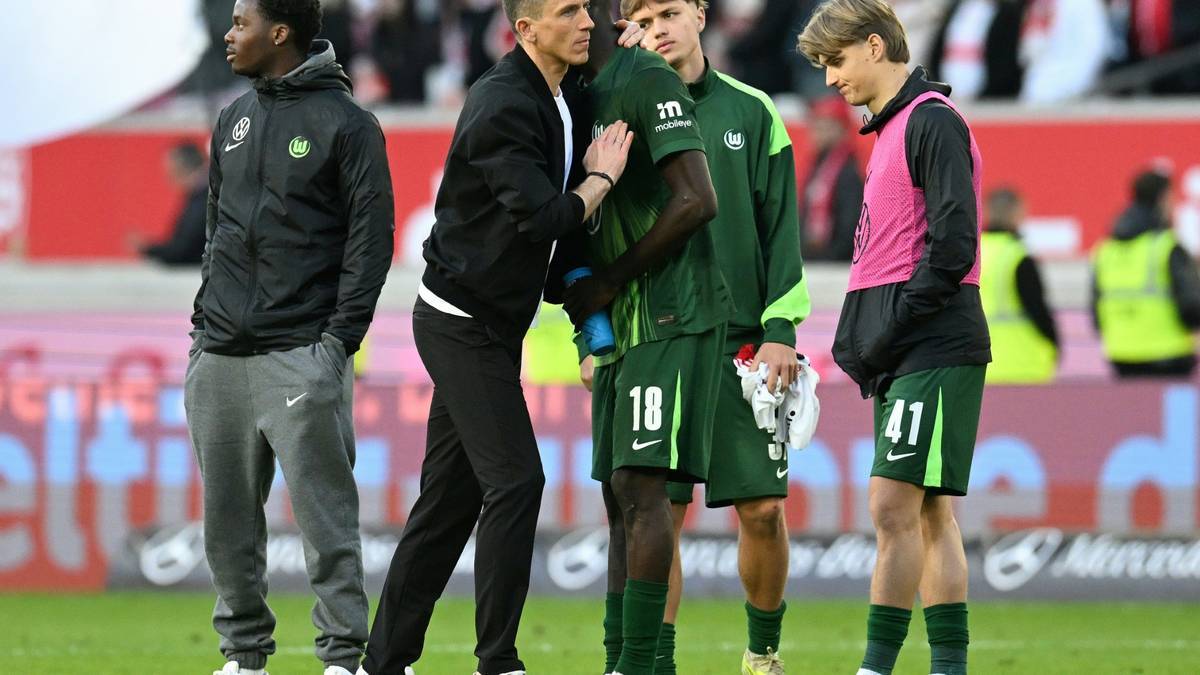Daniel Bauer (m.) hat keine Zukunft in Wolfsburg