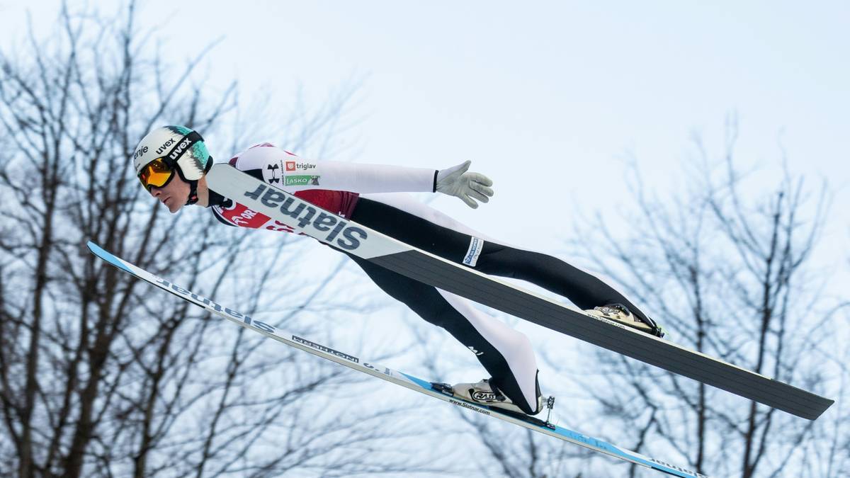 Domen Prevc holt erstmals die Kugel