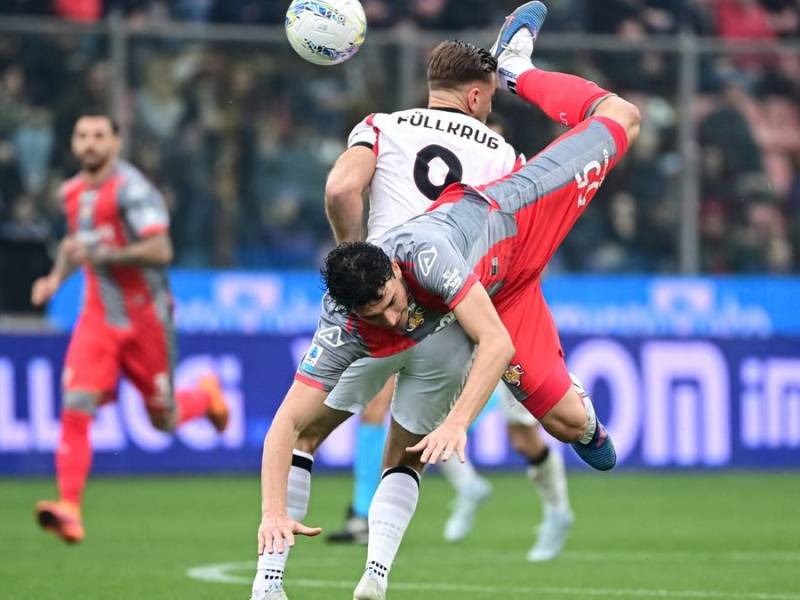 Füllkrug im Zweikampf gegen Cremonese