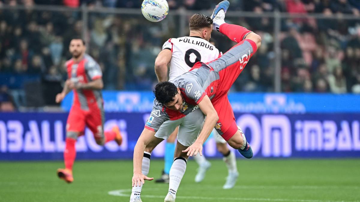 Füllkrug im Zweikampf gegen Cremonese