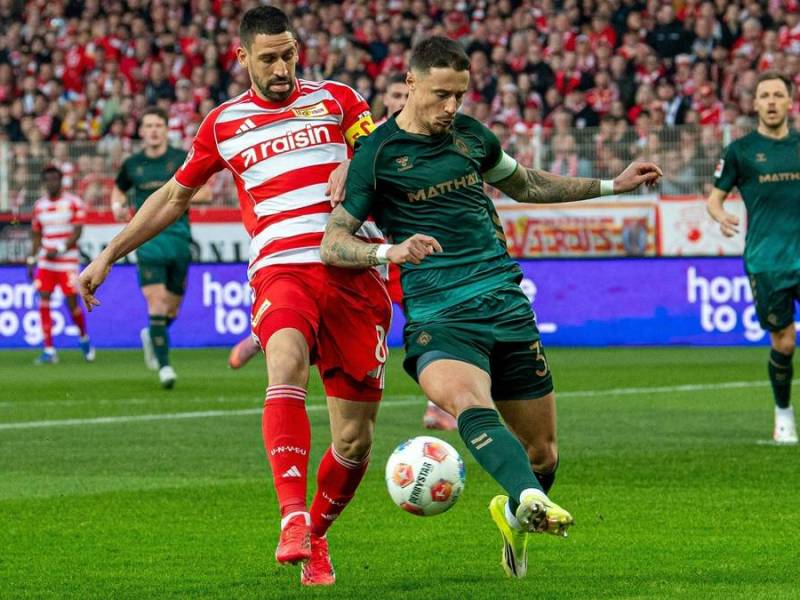 Werder Bremen siegt nach langer Überzahl in Berlin
