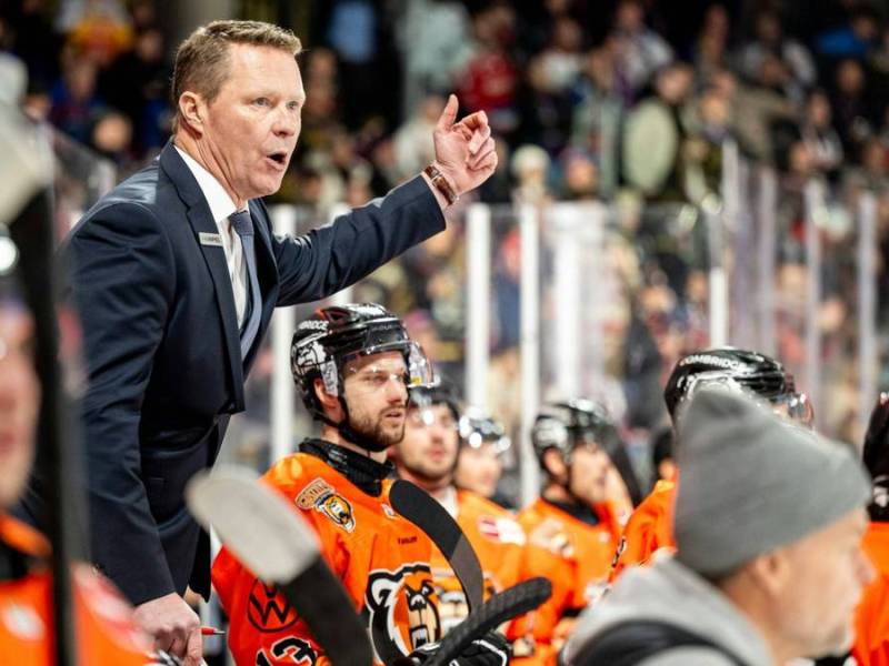 War seit 2021 in Wolfsburg: Mike Stewart
