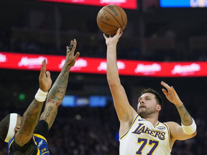Geburtstagskind: Luka Doncic (r.)