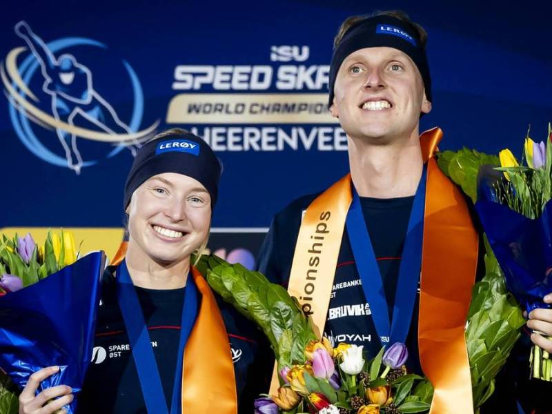 Ragne Wiklund und Sander Eitrem feiern in Heerenveen