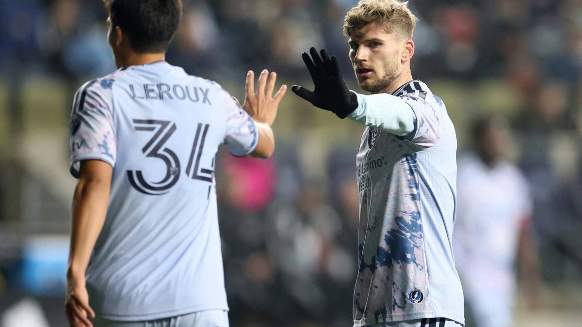 Abklatschen beim Sieg: Timo Werner