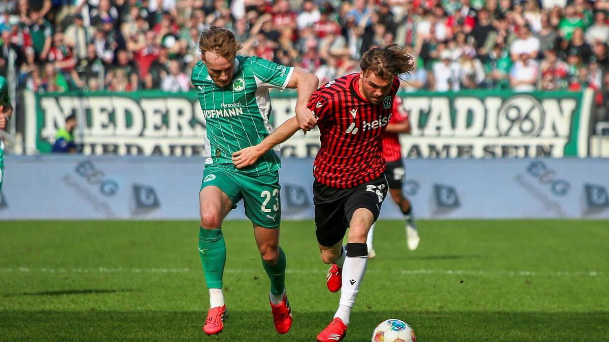 Jannik Dehm (l.) und Fürth erwiesen sich als starker Gegner